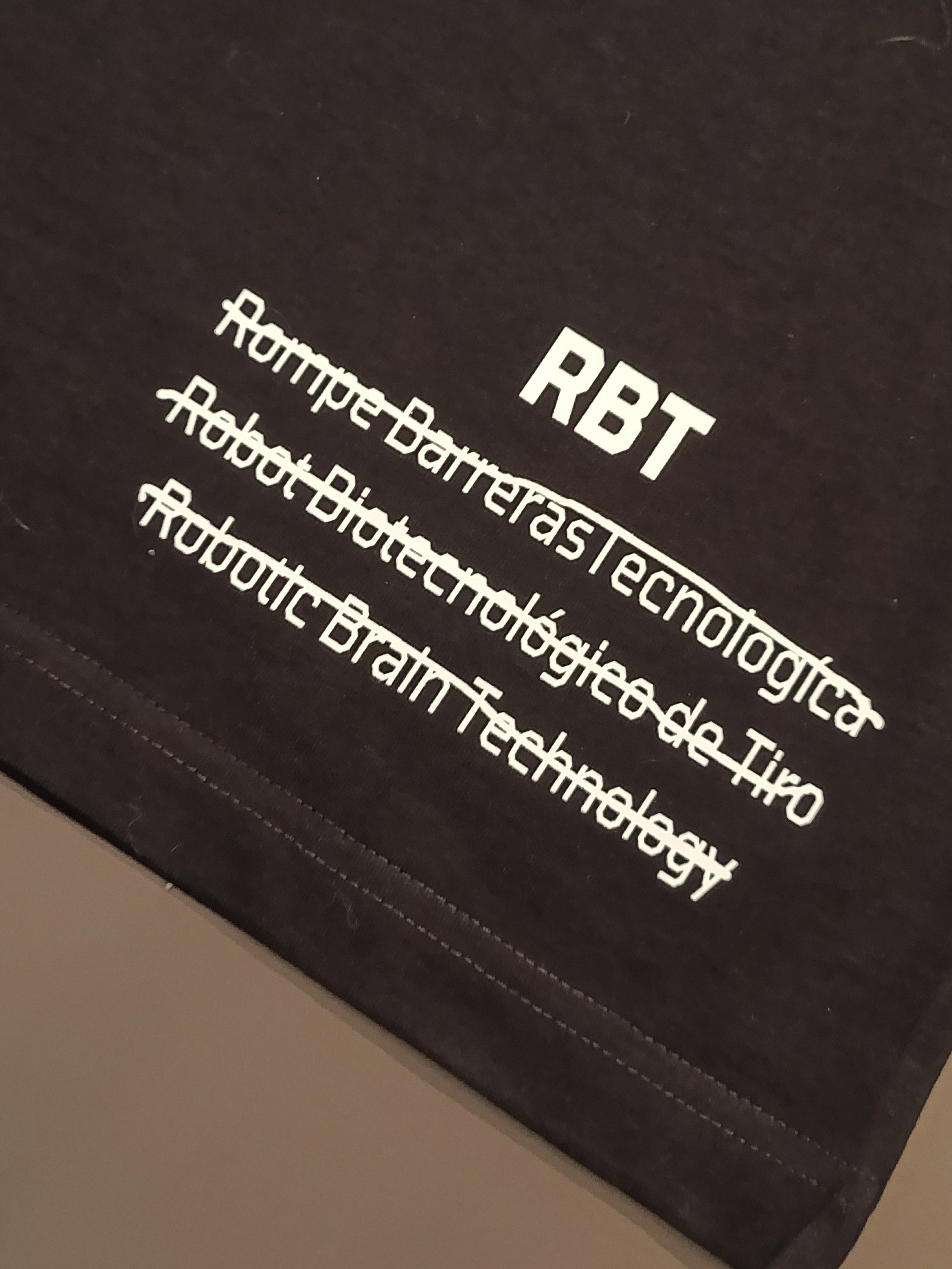 detalle camiseta oversize RBT-ONE